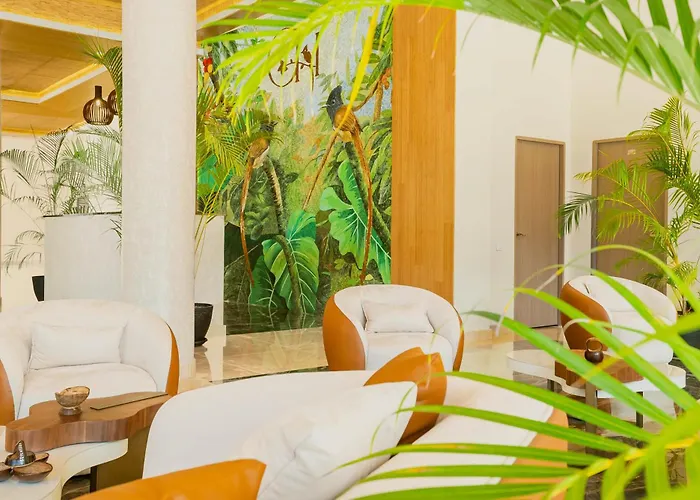 Gardens Hill & 5* Beau Vallon (Mahe)